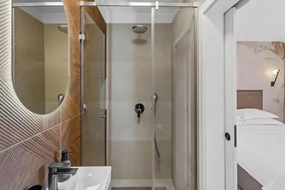 Kupaonica u objektu NEW! Luxury Apartment With Jacuzzi 20 Near The Sea