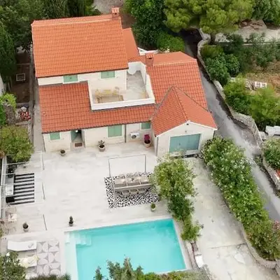 Charming Luxury Seafront Villa with heatable Pool