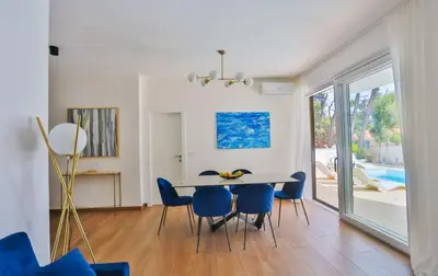 Bazen u objektu Apartment Gloria, Swimming pool and Sea! ili u blizini