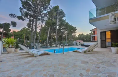 Bazen u objektu Apartment Gloria, Swimming pool and Sea! ili u blizini