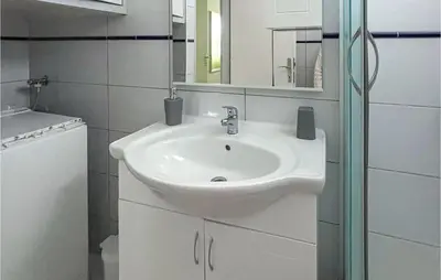 Kupaonica u objektu Pet Friendly Home In Bol