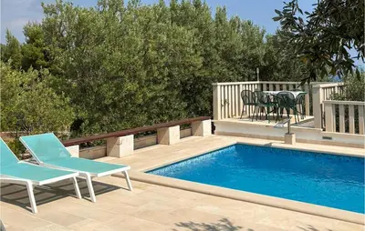 Bazen u objektu Pet Friendly Home In Bol ili u blizini