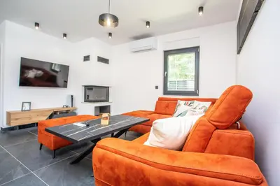 TV i/ili zabavni centar u objektu Villa Nina - heated pool - near Omiš
