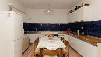Kuhinja ili čajna kuhinja u objektu Apartman KAM - Makarska by Villas Guide