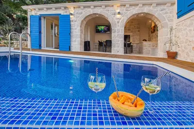 Bazen u objektu Villa Lota - Makarska Exklusiv ili u blizini