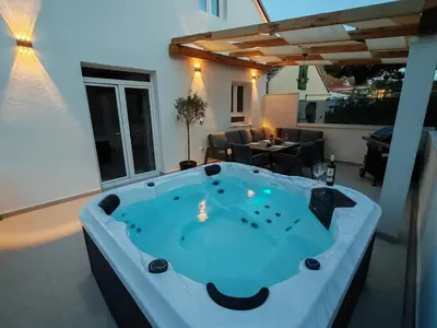 Tlocrt objekta Villa Dora in Omiš centar now with Jacuzzi
