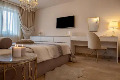 TV i/ili zabavni centar u objektu Luxury Villa David with swimming pool, sauna and jacuzzi