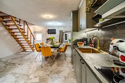 Kuhinja ili čajna kuhinja u objektu Luxury Villa Unikat with Seaview & Jacuzzi