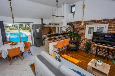 Kuhinja ili čajna kuhinja u objektu Vacation House Lavanda NEW! Heated pool