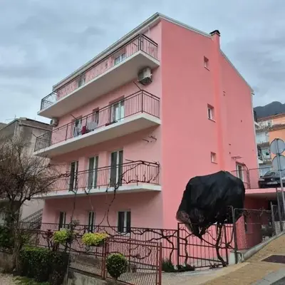 Apartments with parking space Makarska - 24785
