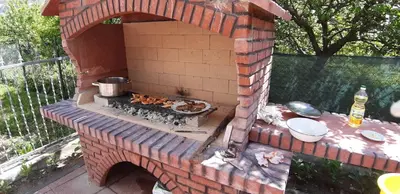 Oprema za roštilj dostupna gostima apartmana