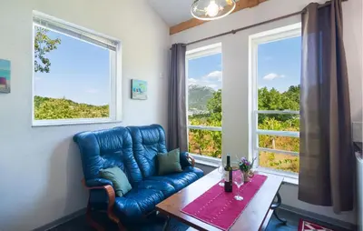 Pogled na planine ili pogled na planine iz vikendica
