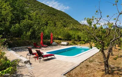 Bazen u objektu Stunning Home In Omis ili u blizini