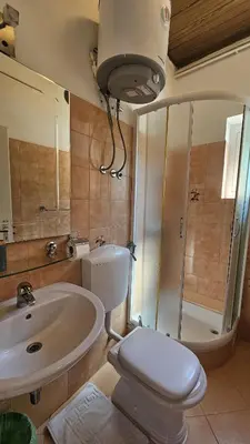 Kupaonica u objektu Apartmani Brela 21