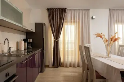 Kuhinja ili čajna kuhinja u objektu Apartments Lea