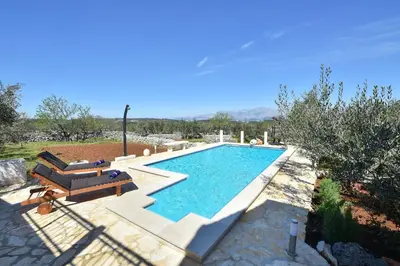Bazen u objektu Villa Mar 2 ili u blizini