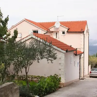 Apartments by the sea Splitska