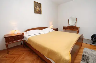 Krevet ili kreveti u jedinici u objektu Apartments with a parking space Omis - 5989