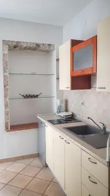 Kuhinja ili čajna kuhinja u objektu Apartments Obala