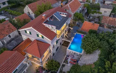 Bazen u objektu Lovely Home In Ostrvica ili u blizini
