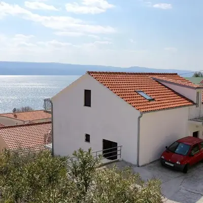 Apartments with parking space Lokva Rogoznica