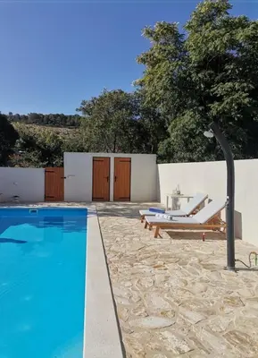 Bazen u objektu Holiday house with a swimming pool Vrbanj, Hvar - 11040 ili u blizini