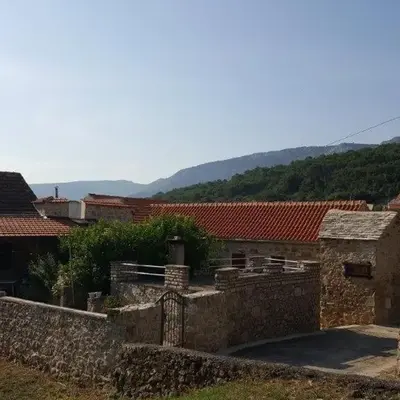 Holiday house with a swimming pool Vrbanj