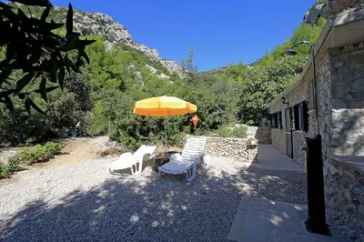 Pogled na planine ili pogled na planine iz vikendica