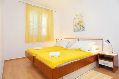 Krevet ili kreveti u jedinici u objektu Apartments by the sea Stanici, Omis - 2764