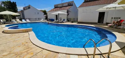 Bazen u objektu Beach front with Swimming Pool, Illyria Resort Apt 102 ili u blizini
