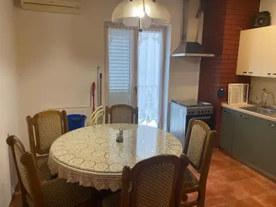 Kuhinja ili čajna kuhinja u objektu Spacious apt w pool and sea view 2 min to beach