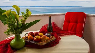 Pića u objektu A 6 apt w terrace & sea view 4 min walk to beach