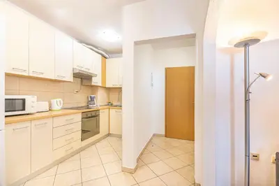 Kuhinja ili čajna kuhinja u objektu A 4 apt w terrace & sea view 4 min walk to beach