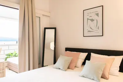 Krevet ili kreveti u jedinici u objektu Cosy apartments in Bol centre with loggia&seaview