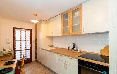 Kuhinja ili čajna kuhinja u objektu 2 Bedroom Beautiful Home In Pitve