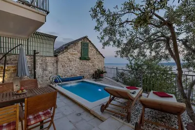 Bazen u objektu Apartment Villa Ivo - Makarska Exklusiv ili u blizini