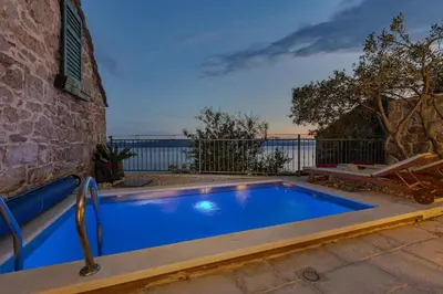 Bazen u objektu Apartment Villa Ivo - Makarska Exklusiv ili u blizini
