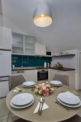 Kuhinja ili čajna kuhinja u objektu Apartments Beso