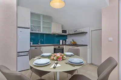 Kuhinja ili čajna kuhinja u objektu Apartments Beso