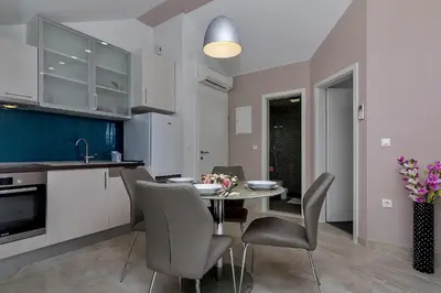 Kuhinja ili čajna kuhinja u objektu Apartments Beso
