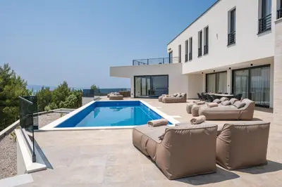 Bazen u objektu Villa Ivana with Heated Pool, Hot Tube, Sea View ili u blizini