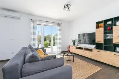 TV i/ili zabavni centar u objektu Family friendly seaside apartments Duce, Omis - 24876