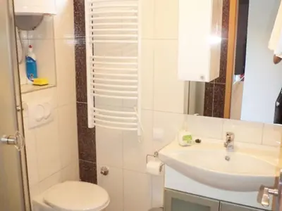 Kupaonica u objektu Two Bedroom Apartment with Terrace no 3