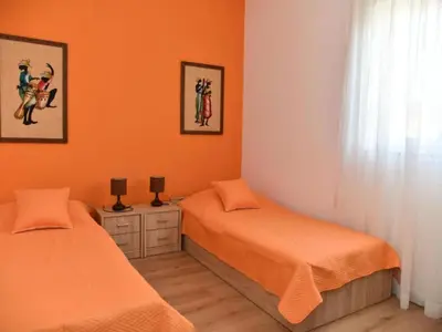 Krevet ili kreveti u jedinici u objektu Two Bedroom Apartment with Balcony and Garden View
