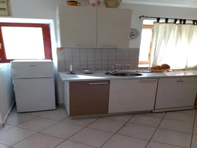 Kuhinja ili čajna kuhinja u objektu Apartments Villa Nada Sutivan - Two Bedroom Apartment with Terrace