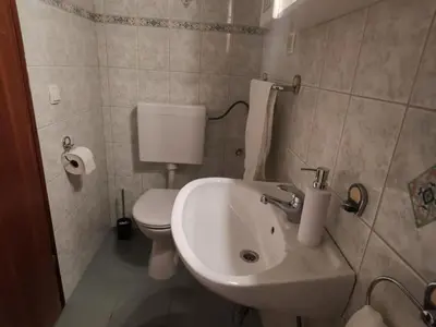 Kupaonica u objektu Three Bedroom Apartment with Terrace and Sea View