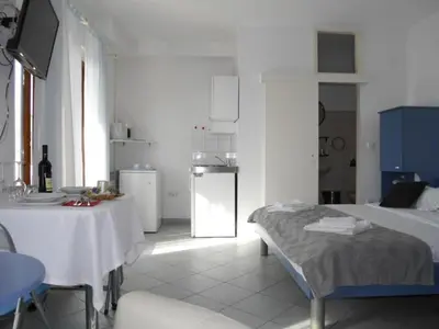 Kuhinja ili čajna kuhinja u objektu Dugi Rat Seaside Apartments - Studio Apartment 2