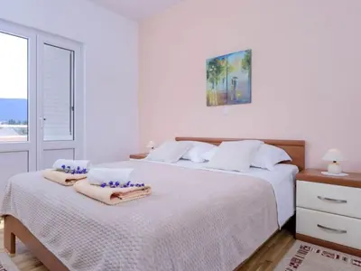 Krevet ili kreveti u jedinici u objektu One Bedroom Luxury Apartment with Balcony and Sea View 1