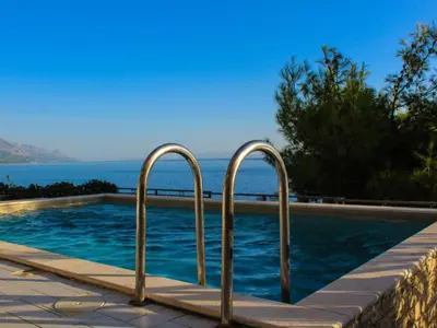 Bazen u objektu Two Bedroom Apartment with Sea View and Private Pool ili u blizini