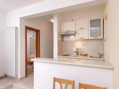 Kuhinja ili čajna kuhinja u objektu One Bedroom Apartment with Balcony 3